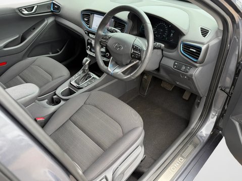 Hyundai IONIQ PREMIUM MHEV 19
