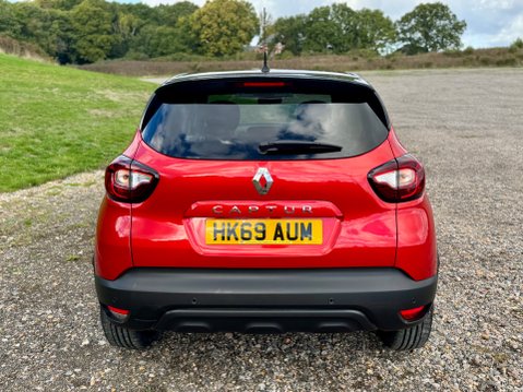 Renault Captur ICONIC TCE 4