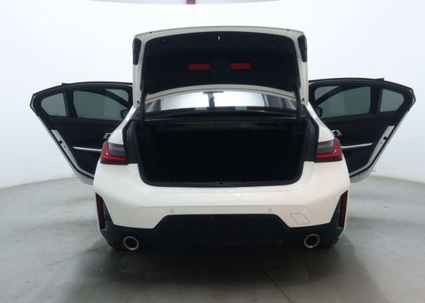 BMW 3 Series 2.0 320i M Sport Saloon 4dr Petrol Auto Euro 6 (s/s) (184 ps) 57