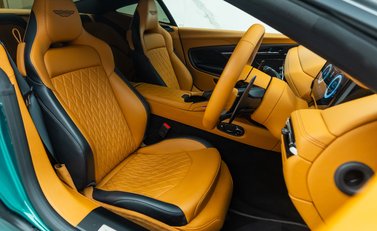 Aston Martin DB12 V8 13