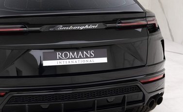 Lamborghini Urus V8 25