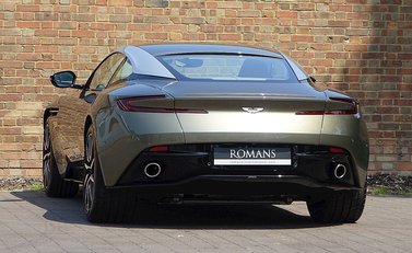 Aston Martin DB11 6