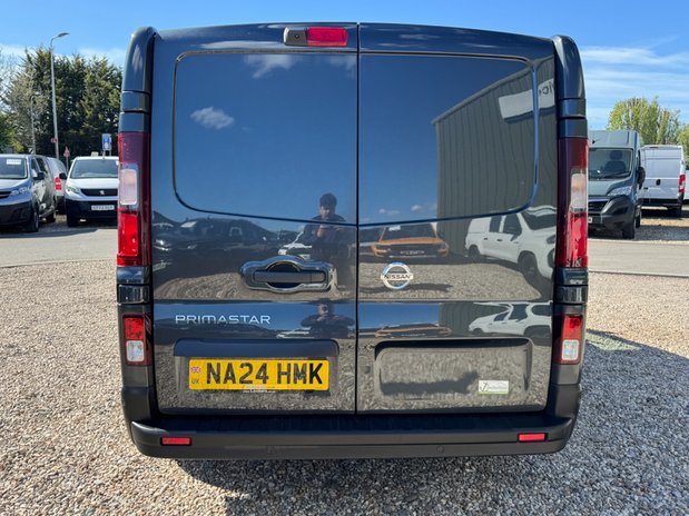 Nissan Primastar SWB L1H1 [ SOLD MT ] Low Roof Tekna Air Con Alloys Camera Sensors EURO 6 NO 7