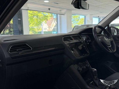Volkswagen Tiguan 2.0 TSI SEL DSG 4Motion Euro 6 (s/s) 5dr 23