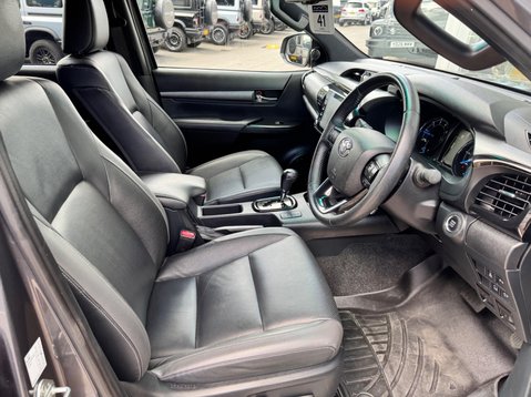 Toyota Hilux INVINCIBLE X 4WD D-4D DCB 24