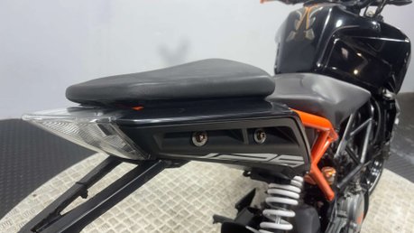 KTM Duke 2017 19K SPARES OR REPAIR PROJECT NAKED SUPERMOTO BIKE 125CC 10