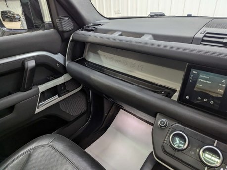 Land Rover Defender 3.0 Defender SE D MHEV Auto 4WD 5dr 80