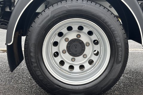 Ford Transit 350 Drw L2 130 ps Single Cab Dropside Truck - Tail Lift - Tow Axle 31