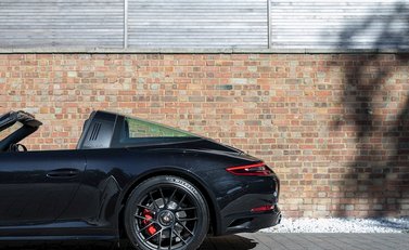 Porsche 911 (991.2) Targa 4 GTS 33