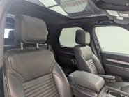 Land Rover Discovery 3.0 Discovery R-Dynamic SE D MHEV Auto 4WD 5dr 31