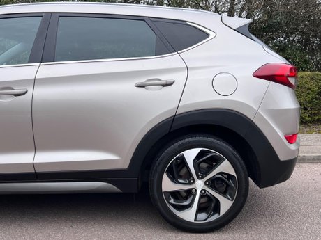 Hyundai TUCSON 2.0 CRDi Premium Auto 4WD Euro 6 5dr 57