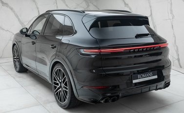 Porsche Cayenne TURBO E-HYBRID 12