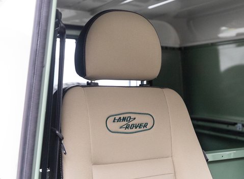 Land Rover Defender 90 Heritage Hard Top 11