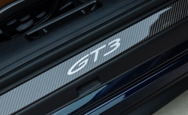 Porsche 911 GT3 TOURING (992) 25