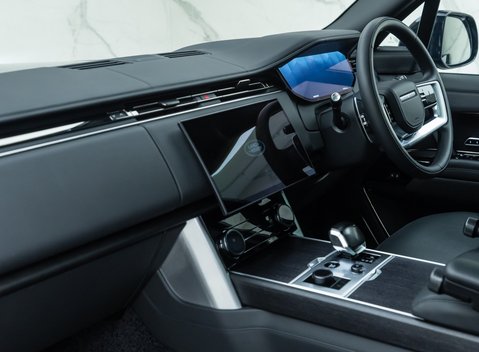 Land Rover Range Rover P530 SV 22