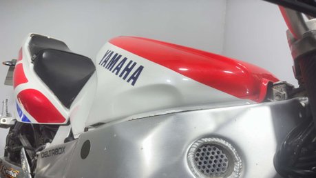 Yamaha FZR 1989 RUNNING PROJECT BIKE CLASSIC SPORTS BIKE NAKED 1000CC 25