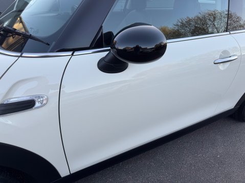 Mini Hatch 1.5 Cooper Euro 6 (s/s) 3dr 17