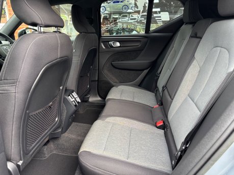Volvo XC40 2.0 B3 MHEV Plus Dark SUV 5dr Petrol Hybrid DCT Auto Euro 6 (s/s) (163 ps) 12