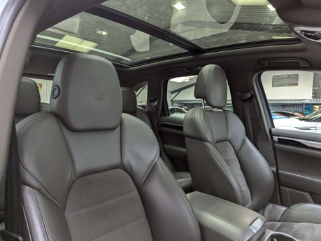 Porsche Cayenne 3.0 Cayenne D Platinum Edition V6 Tiptronic S A 4WD 5dr 50