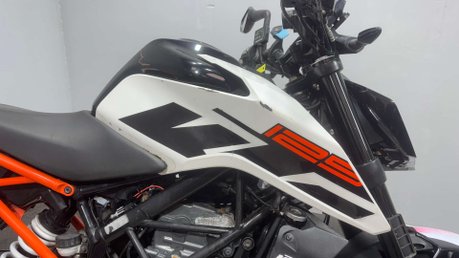 KTM Duke 2019 24k SPARE OR REPAIR PROJECT BIKE NAKED 125CC LEARNER BIKE 24