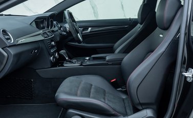 Mercedes-Benz C63 AMG BLACK SERIES 17