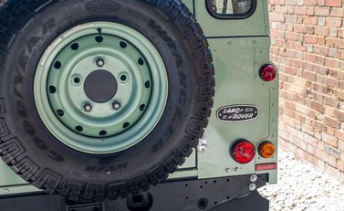 Land Rover Defender 110 Heritage Station Wagon 26