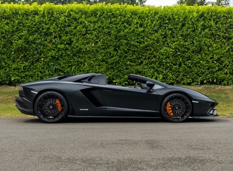 Lamborghini Aventador S LP 740-4 ROADSTER 3