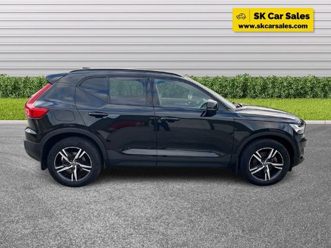 Volvo XC40 2.0 B4 MHEV R-Design Auto AWD Euro 6 (s/s) 5dr 4