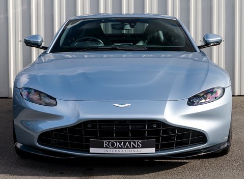 Aston Martin V8 Vantage 4