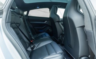 Porsche Taycan TURBO 16