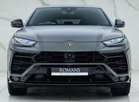 Lamborghini Urus 4