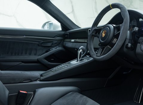 Porsche 911 GT2 RS (991) 13