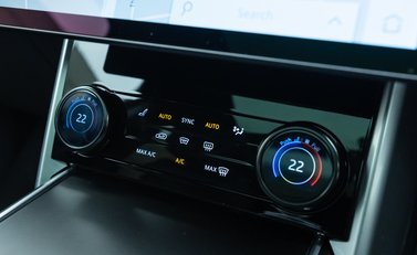 Land Rover Range Rover P530 SV 30