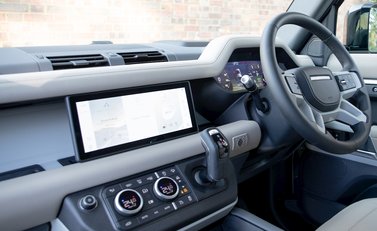 Land Rover Defender 110 HSE D240 19
