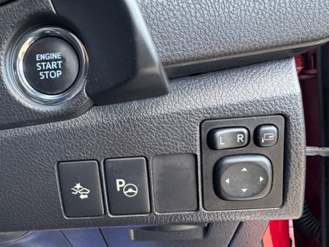 Toyota Auris 1.2 VVT-i Excel Touring Sports CVT Euro 6 (s/s) 5dr (Safety Sense) 37