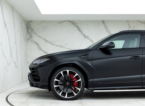 Lamborghini Urus 30