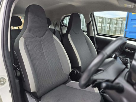 Toyota Aygo 1.0 VVT-i x-play Hatchback 5dr Petrol x-shift Euro 6 (Safety Sense) (71 ps) 14
