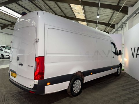 Mercedes-Benz Sprinter 2.0 Sprinter 315 Premium CDi LWB 9