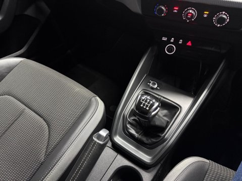 Audi A1 1.0 TFSI 30 S line Sportback Euro 6 (s/s) 5dr 33