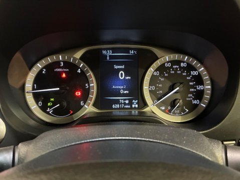 Nissan Navara 2.3 dCi Tekna 4WD Euro 6 (s/s) 4dr 33