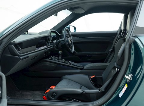 Porsche 911 (992) GT3 12