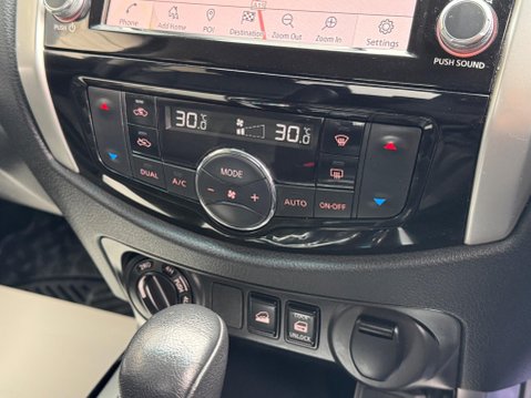 Nissan Navara 2.3 dCi Tekna Auto 4WD Euro 6 4dr 26