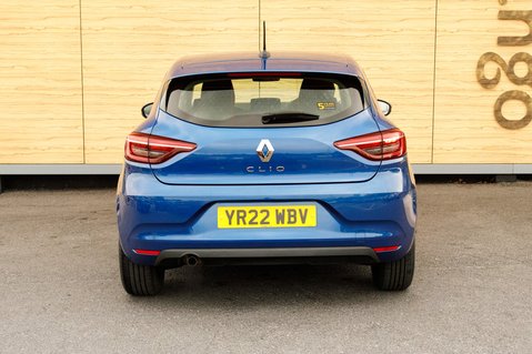 Renault Clio ICONIC TCE 6