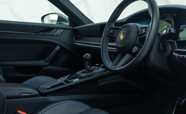 Porsche 911 GT3 TOURING (992) 14