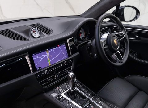 Porsche Macan TURBO PDK 11