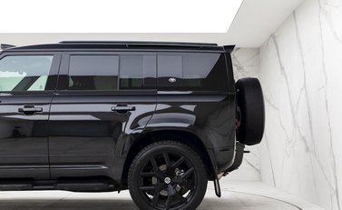 Land Rover Defender 110 SE D250 Urban 29