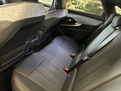 Peugeot 3008 GT 13