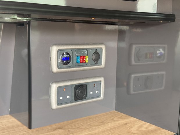 Volkswagen Transporter Camper | 4 Berth | Air Con | Pop Top | Cooker | Rock n Roll Bed 17