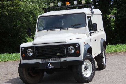 Land Rover Defender 2.4 TDCi Utility Wagon 4WD MWB Euro 4 5dr