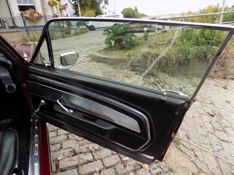 Ford Mustang 289 Hardtop Coupe 33